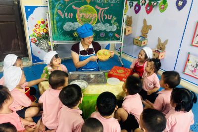 Hoạt động trải nghiệm các bé 3 tuổi làm bánh vui tết Trung thu cùng cô giáo Nguyễn Thị Nụ