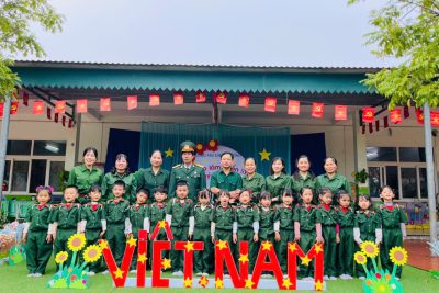 Trải nghiệm làm chú Bộ đội chào mừng 22/12 của các bé trường mầm non Khánh Hồng